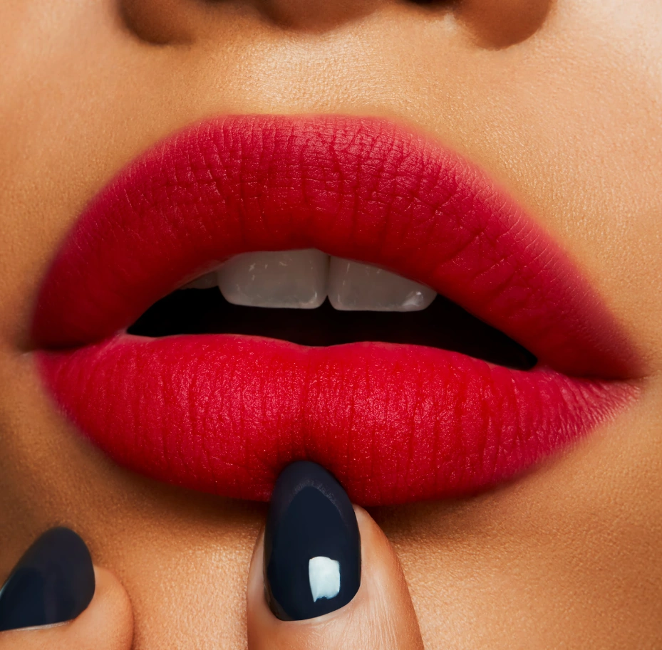 MAC Cosmetics Lipstick Powder Kiss Liquid Lip Colour - Haute Pants 5ml képe 3